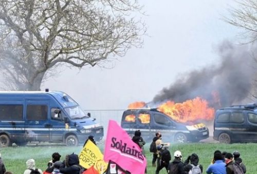 BINTEO: Πεδίο μάχης η γαλλική ύπαιθρος-Διαμαρτυρία και συγκρούσεις για κατασκευή υδατοδεξαμενών